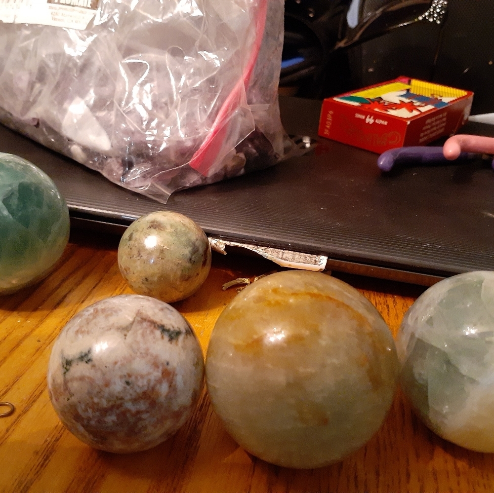 Lots of Nephrite Jade loose stones, spheres etc